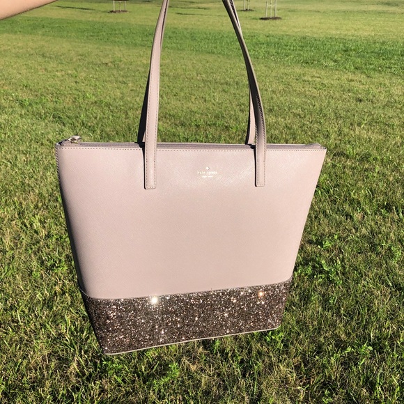 ✨HP✨ Kate Spade Penny Greta Court Cityscape Tote - Picture 3 of 16
